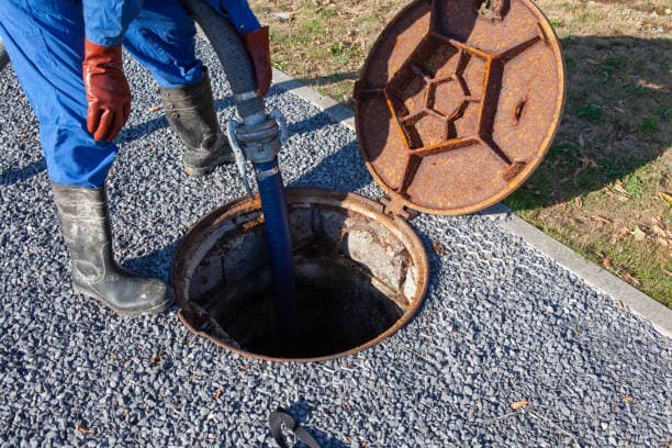 Fachgerechte Rohrreinigung für einen reibungslosen Wasserabfluss und langfristige Funktionalität.